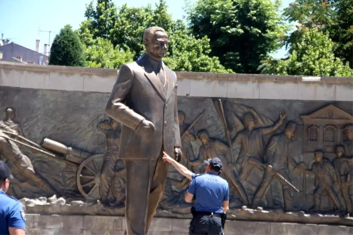 Atatürk Anıtı’na Saldırı: 4 Yıl 4 Ay Ceza