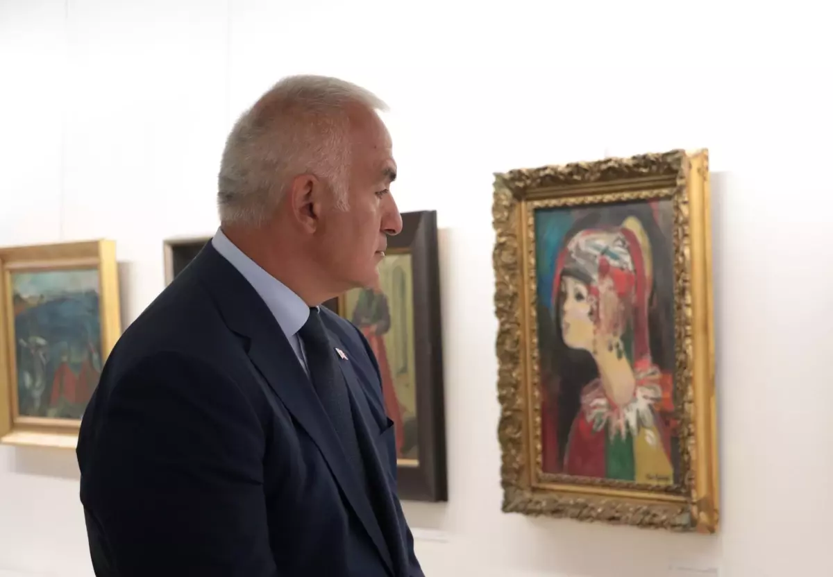 Bakan Ersoy, ‘Tutkulu İki Yürek: Bedri Rahmi’ Sergisini Ziyaret Etti