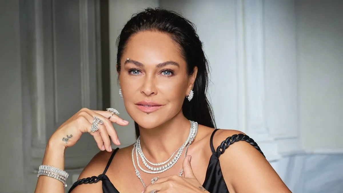 Hülya Avşar’dan özel hayatıyla ilgili çarpıcı açıklamalar! “Seveceğim erkek bana yük olmamalı”