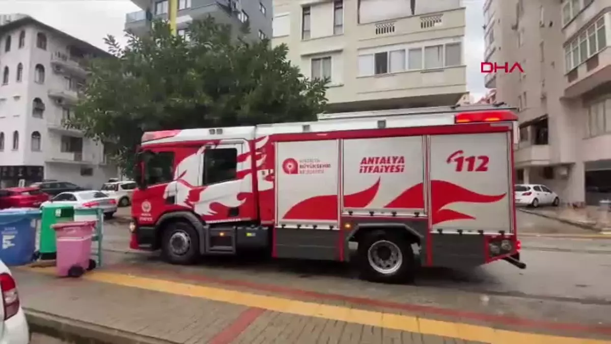 Alanya’da Apartman Yangını İtfaiye Tarafından Söndürüldü