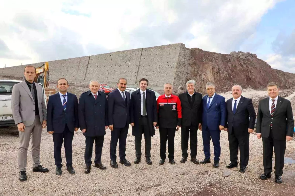 Dikili Tarıma Dayalı İhtisas Organize Sanayi Bölgesi’nin Altyapı Yatırımları Tamamlanıyor