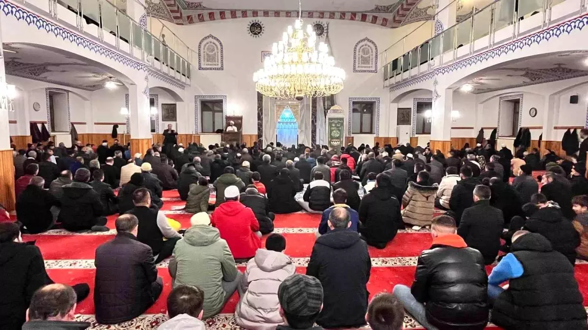 Hacılar Belediye Başkanı Bilal Özdoğan, Regaip Kandili’nde Vatandaşlarla Bir Araya Geldi