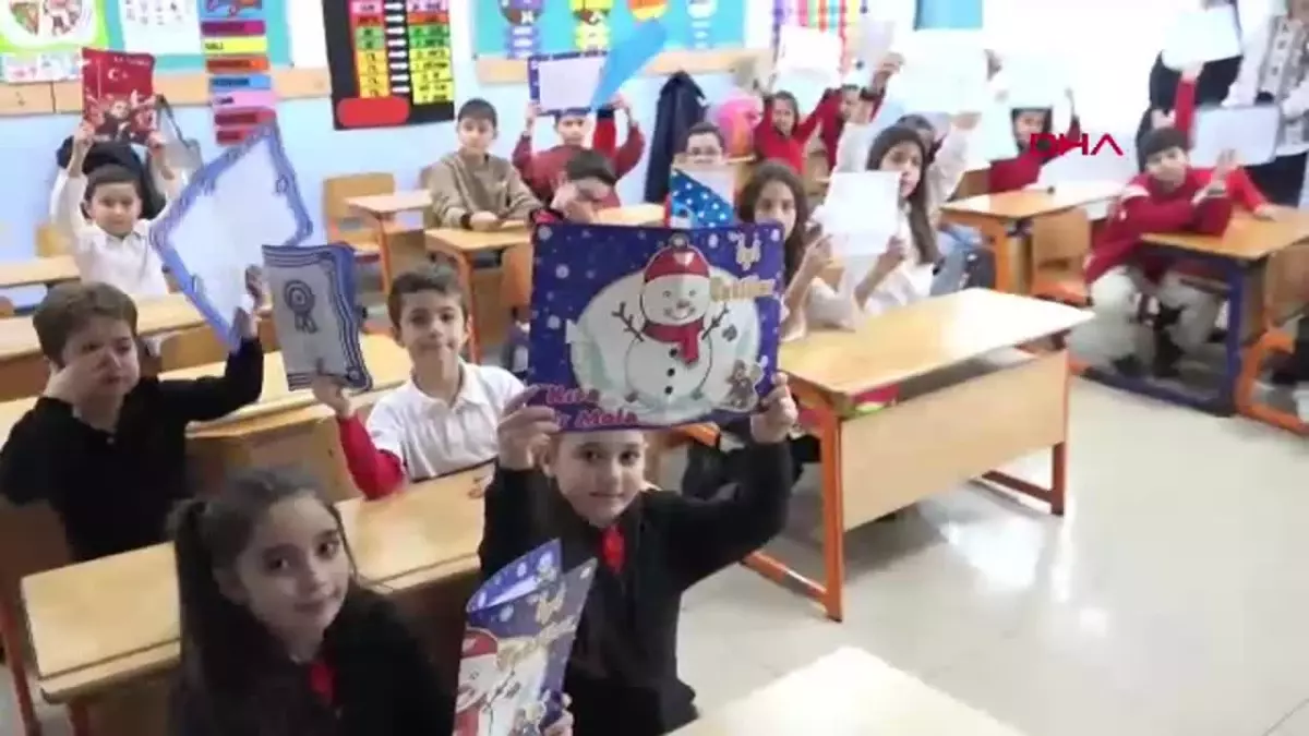 Samsun’da İkiz Öğrencilerin Karneleri Törensel Olarak Verildi