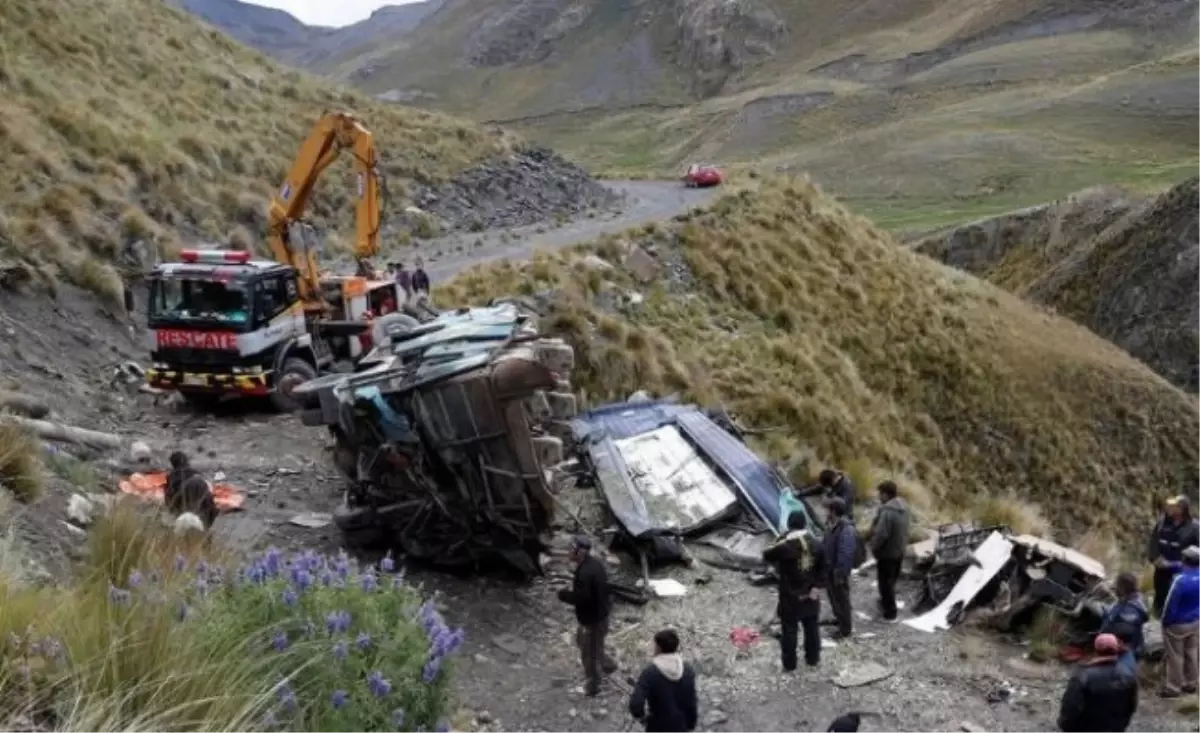 Bolivya’da Yolcu Otobüsü Uçuruma Yuvarlandı: 31 Ölü, 15 Yaralı